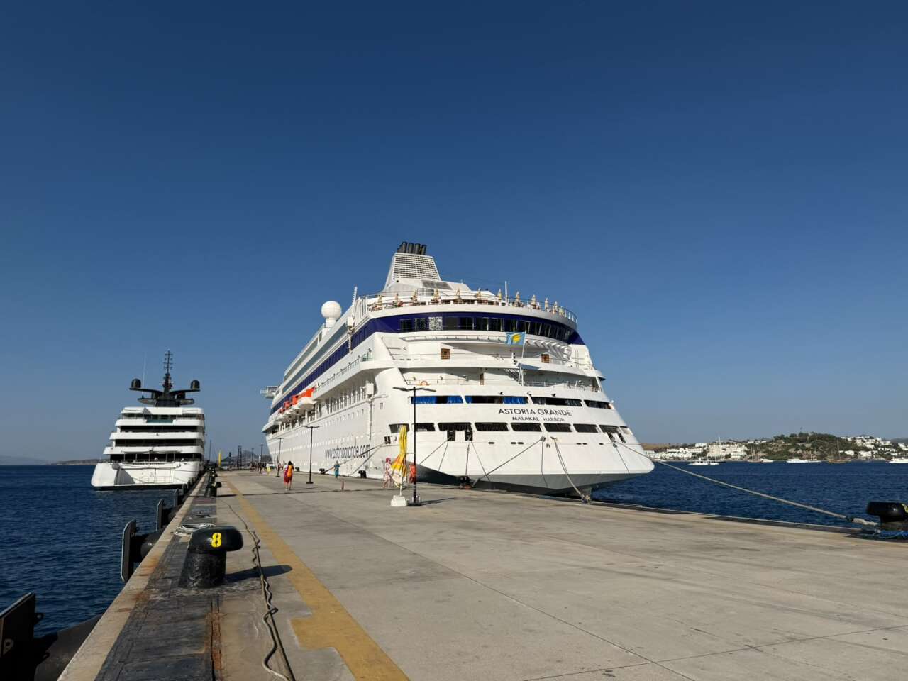 Bodrum Kruvaziyer Turizminde Hareketli Gün, İki Kruvaziyer Gemisi Aynı Anda Limanda 2